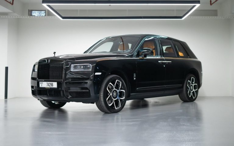 rent Rolls-Royce Cullinan in Dubai 