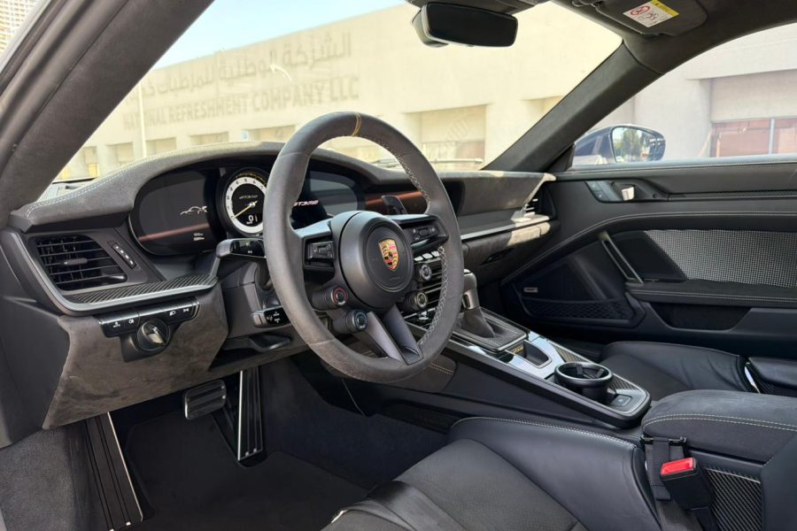 rent Porsche 911 GT3 RS in Dubai