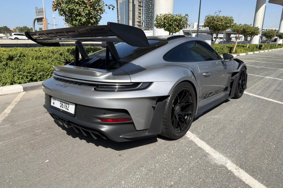 rent Porsche 911 GT3 RS in Dubai