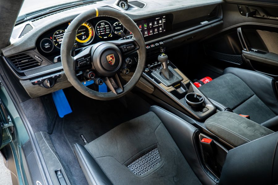 rent Porsche 911 GT3 RS in Dubai