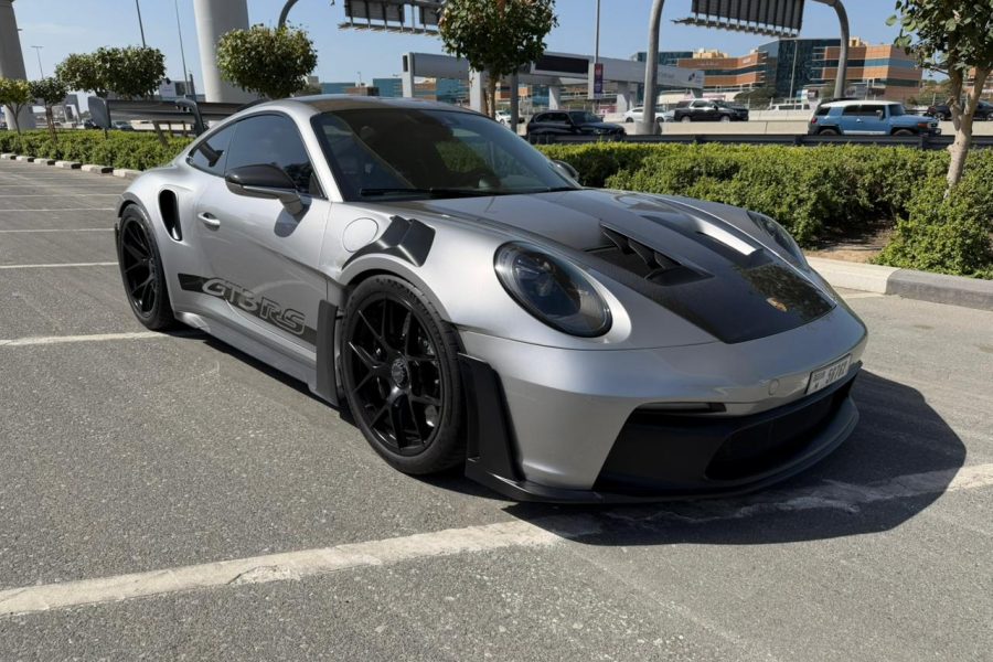 rent Porsche 911 GT3 RS in Dubai