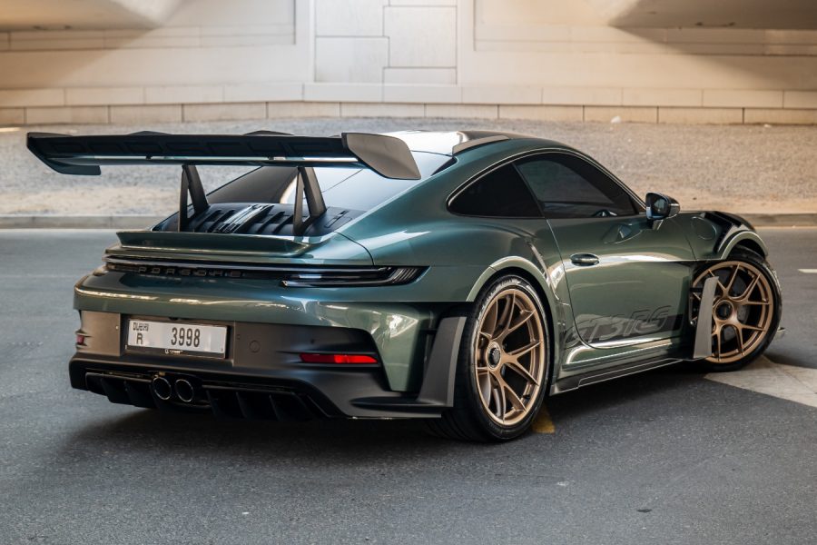 rent Porsche 911 GT3 RS in Dubai