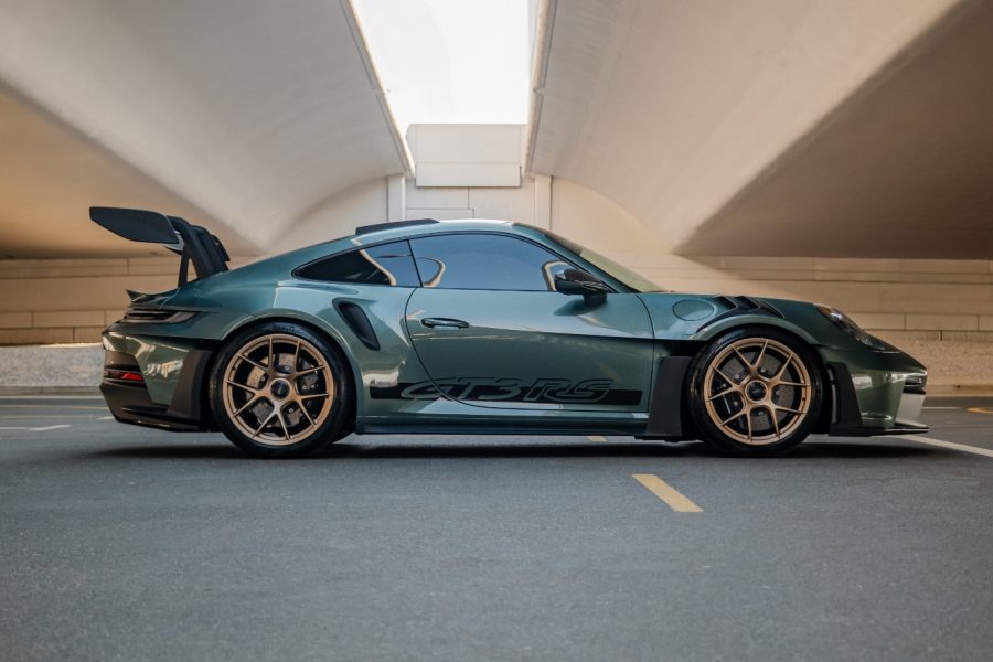rent Porsche 911 GT3 RS in Dubai