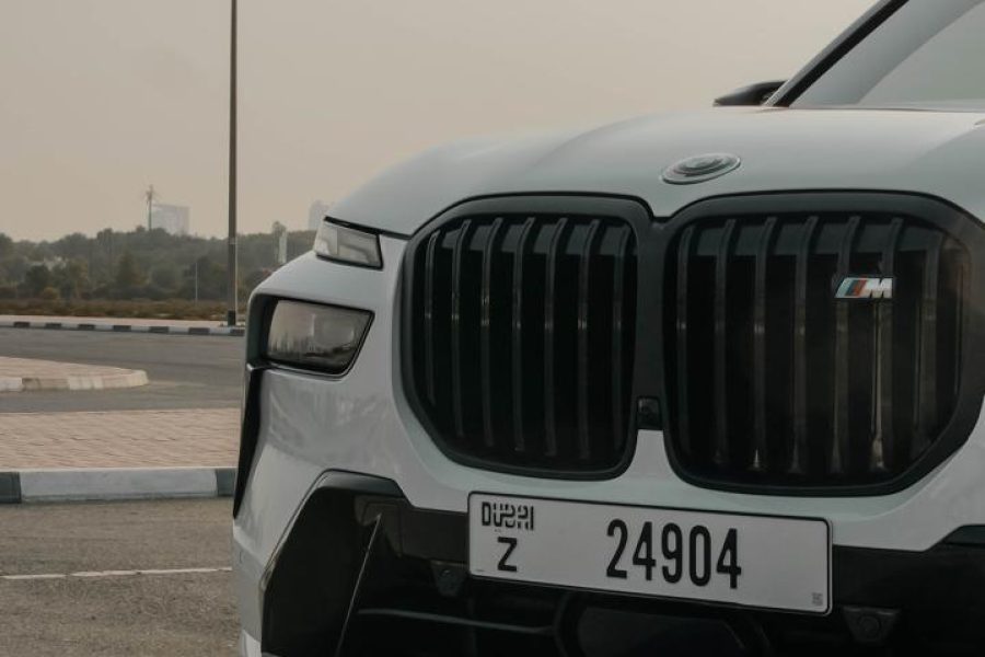 Hire BMW X7 M60i in Dubai