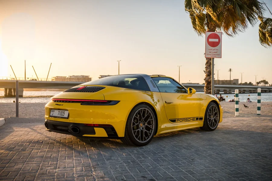 Rent Porsche 911 Targa 4 in Dubai