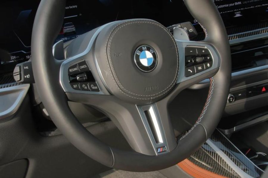 Hire BMW X7 M60i in Dubai