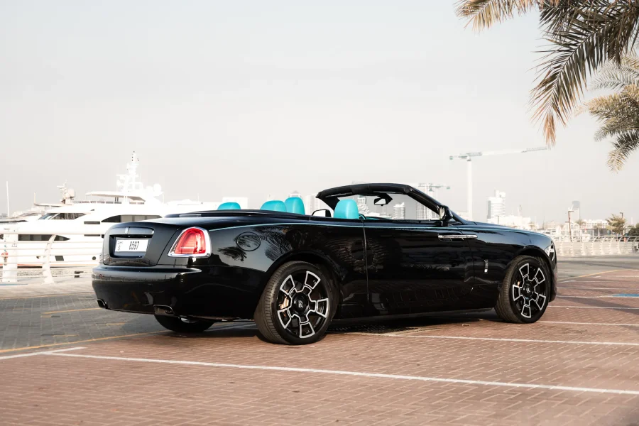 Rent Rolls-Royce Dawn Cabrio Black Badge in Dubai