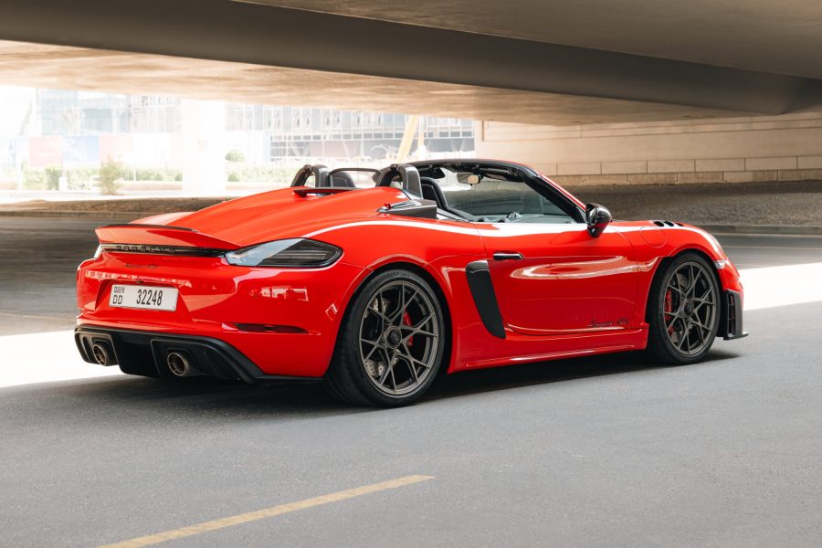 rent Porsche 718 Spyder RS in Dubai