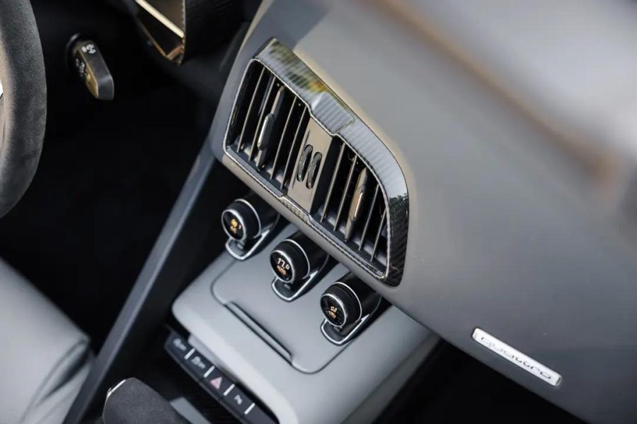 rent Audi R8 Spyder Performance in Dubai