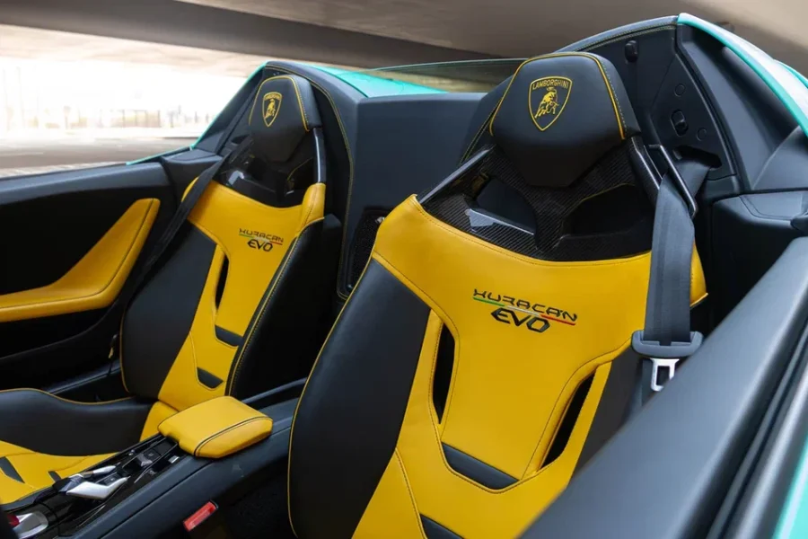 Lamborghini Huracán Evo Spyder Rental in Dubai