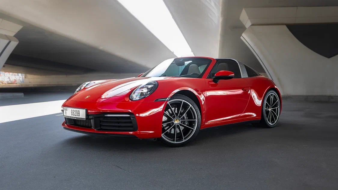 Rent Porsche 911 Targa 4 in Dubai