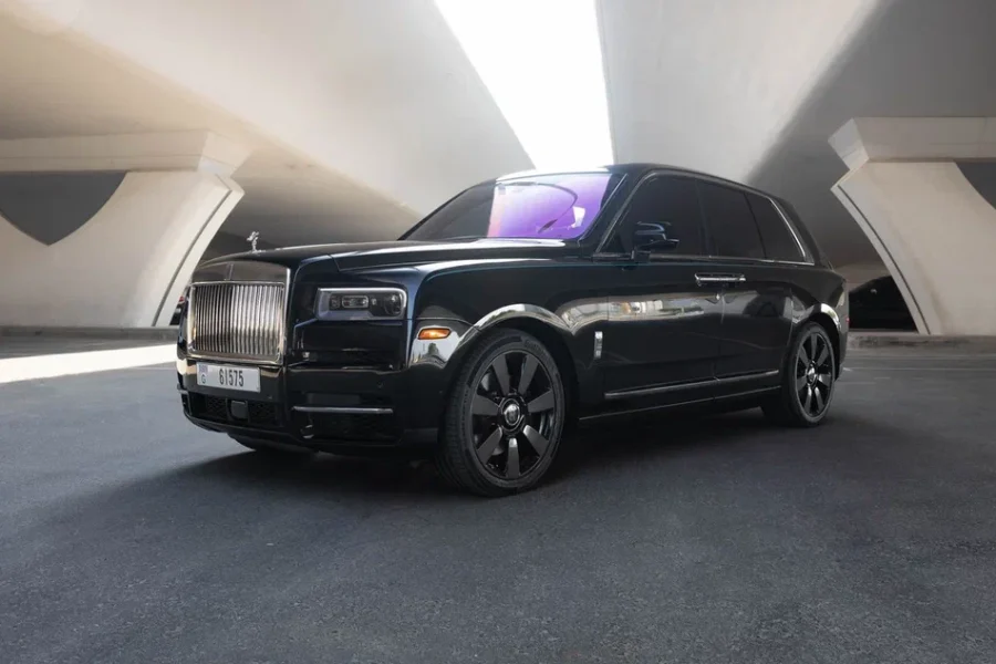Rent Rolls-Royce Cullinan Black