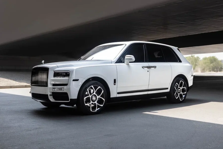 Rent Rolls-Royce Cullinan White in Dubai