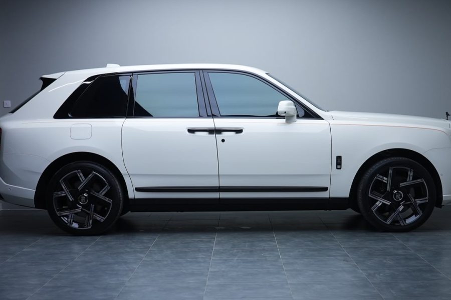 rent Rolls-Royce Cullinan in Dubai