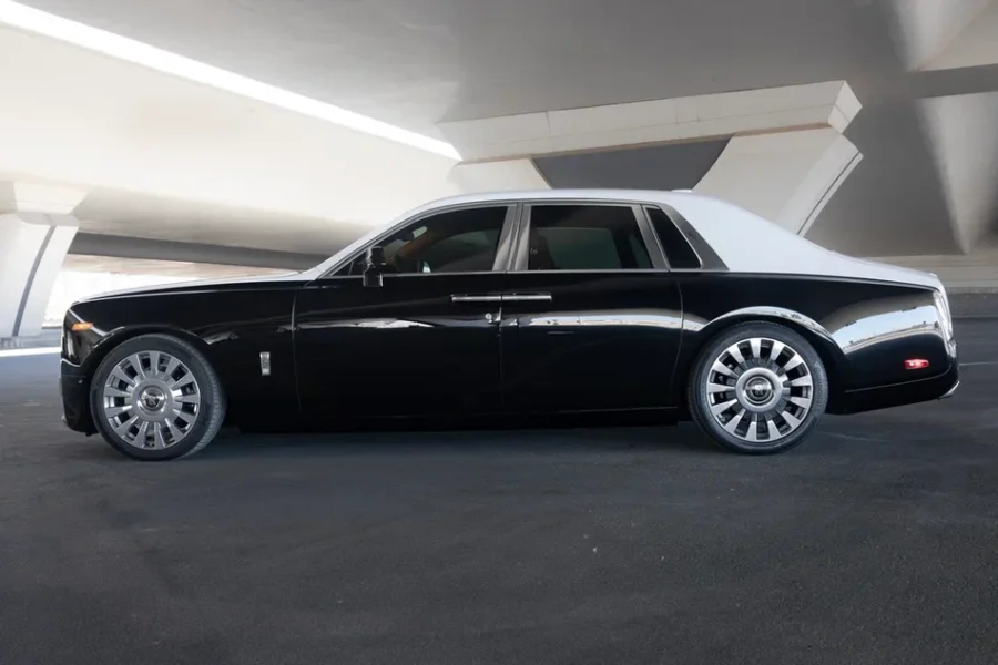 Rent Rolls-Royce Phantom