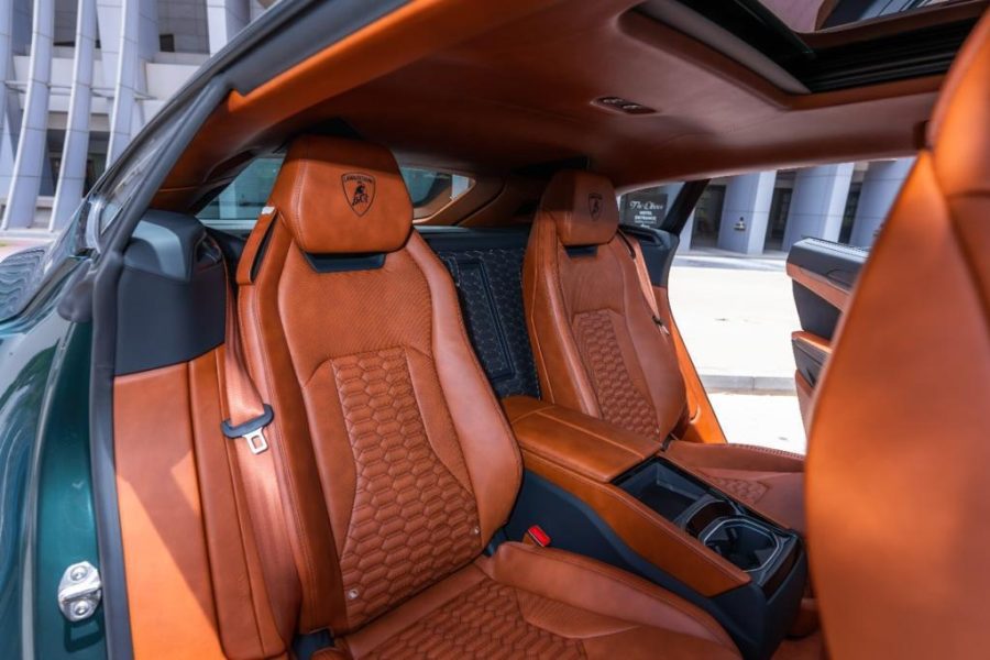 rent Lamborghini Urus in Dubai