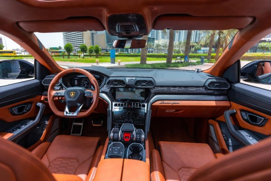 rent Lamborghini Urus in Dubai