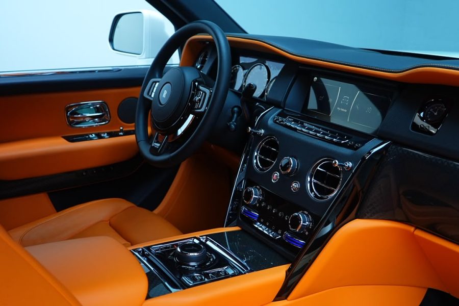 rent Rolls-Royce Cullinan in Dubai