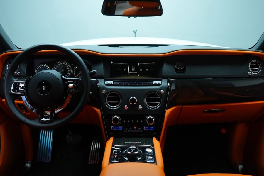 rent Rolls-Royce Cullinan in Dubai