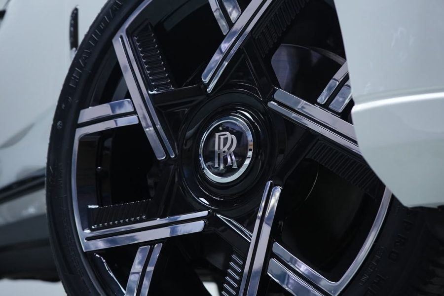 rent Rolls-Royce Cullinan in Dubai