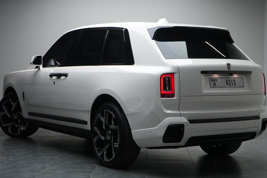 rent Rolls-Royce Cullinan in Dubai