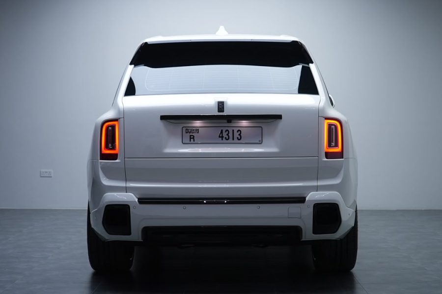 rent Rolls-Royce Cullinan in Dubai