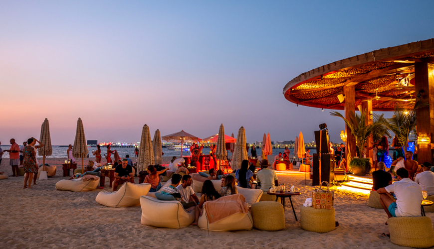 A Day at Dubai’s Best Beach Clubs: Travel in Comfort and Style