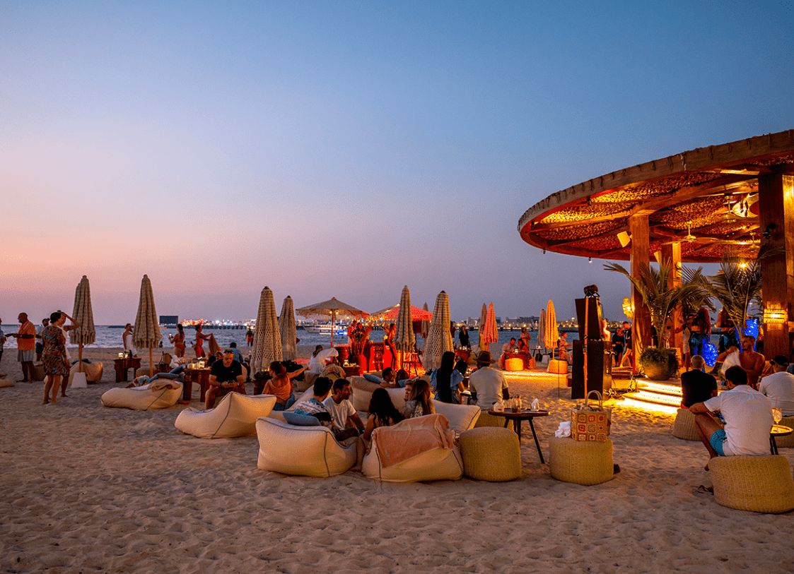 A Day at Dubai’s Best Beach Clubs: Travel in Comfort and Style