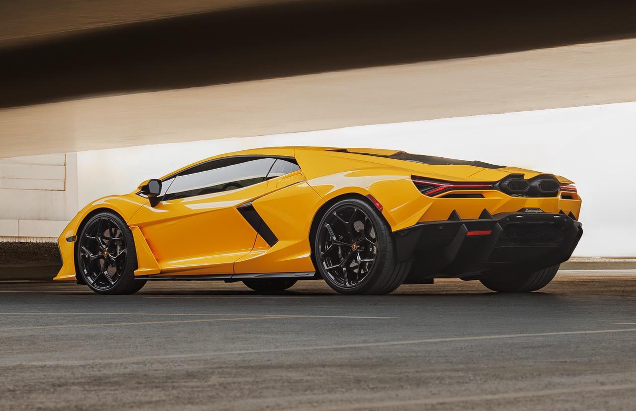 Lamborghini revuelto rent price in dubai