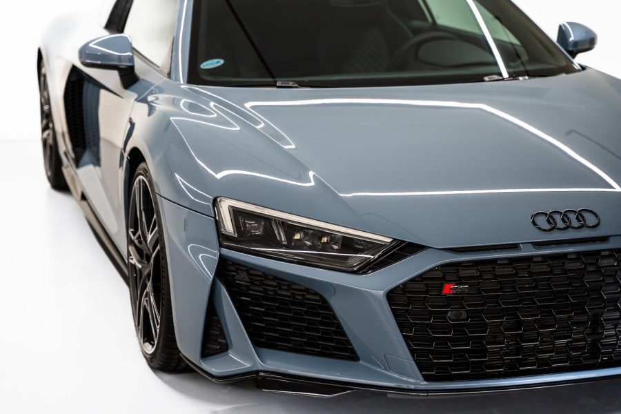 rent Audi R8 V10 in Dubai